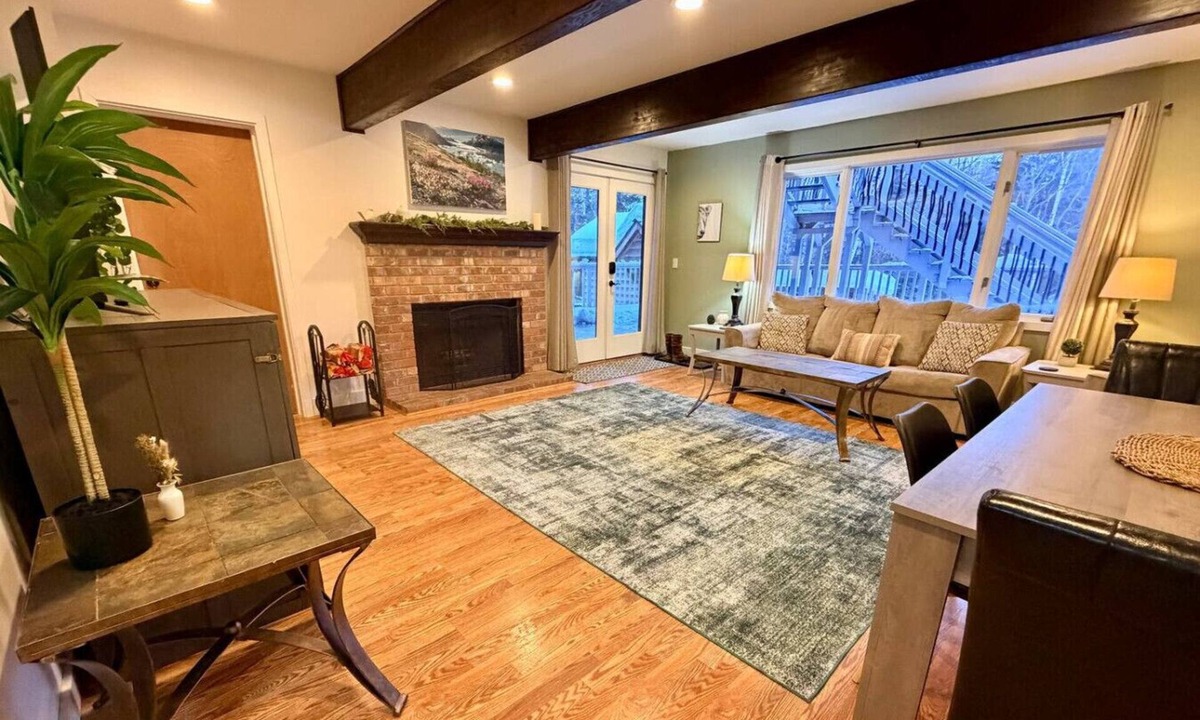 Taku - Campbell House | Denali Heath - A Cozy Riverside Retreat