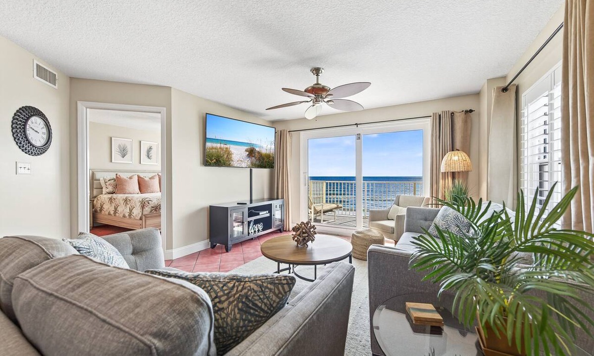 Seawinds Condo Condo | Direct oceanfront corner 2/2 with stunning views, huge balcony, heated pool, and garage parking