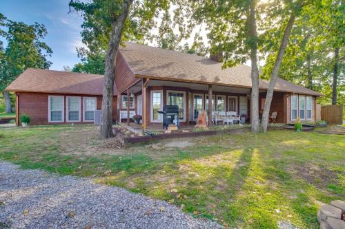 Tia Juana House | Dock, Views & Grill: Spacious Grand Lake Lodge