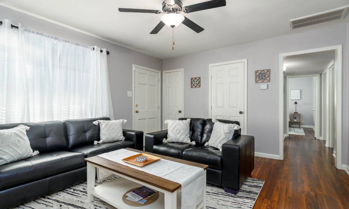 Jacksonville House | Double Diamond Rentals- Remodeled spacious 4bd-AFB