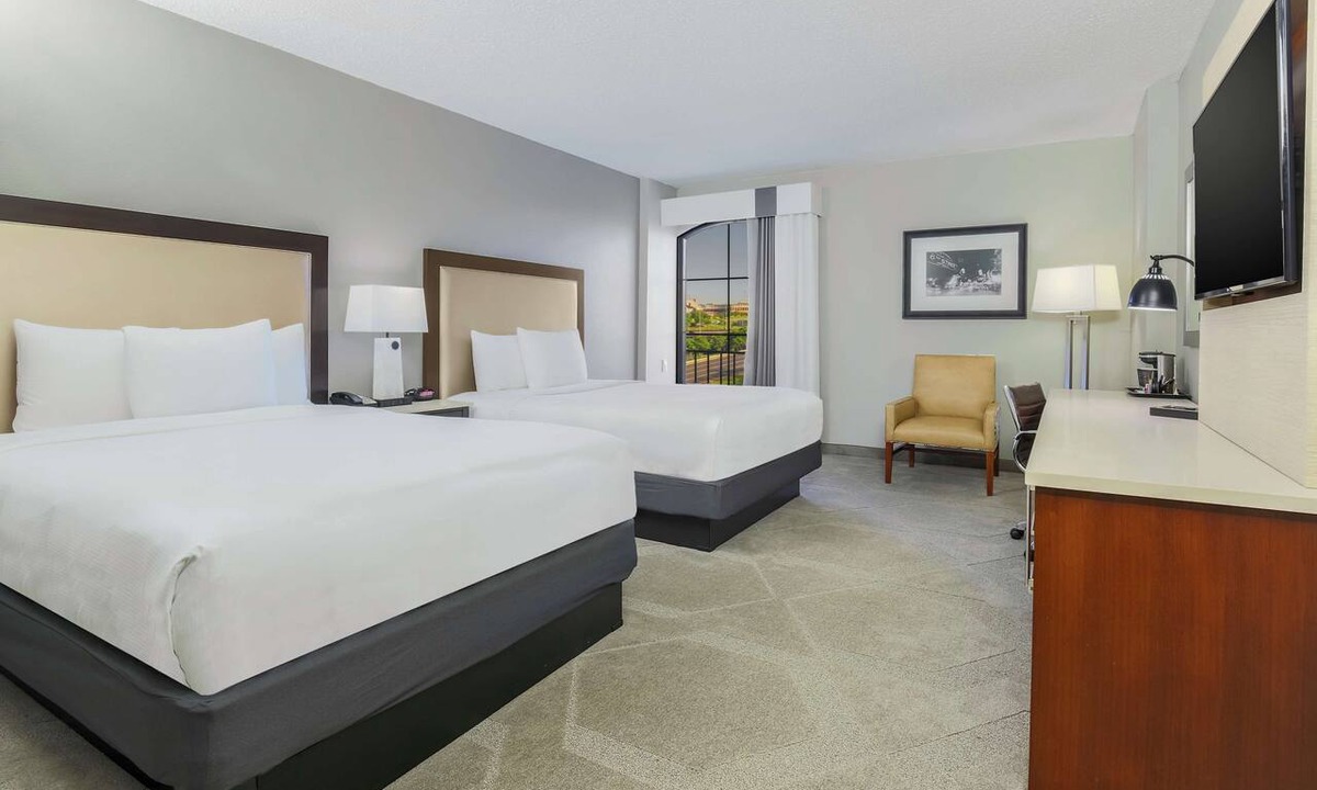 Swede Hill Hotel | DoubleTree by Hilton Austin - University Area