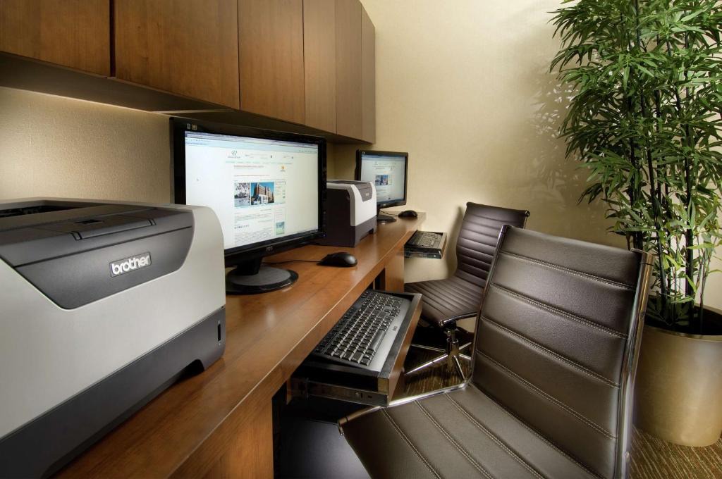 Dulles Town Center Hotel | DoubleTree by Hilton Dulles Airport-Sterling