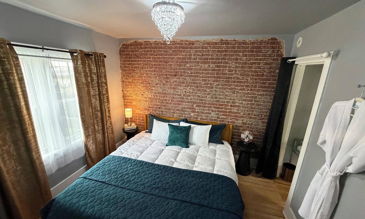 Hermann Apartment | Downtown Hermann Small Batch Suite with Sidewalk Swagger at Lionheart Distillery
