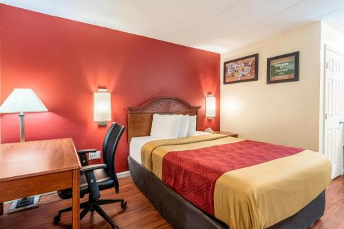 Franklin Cabin | Econo Lodge Franklin - Springboro