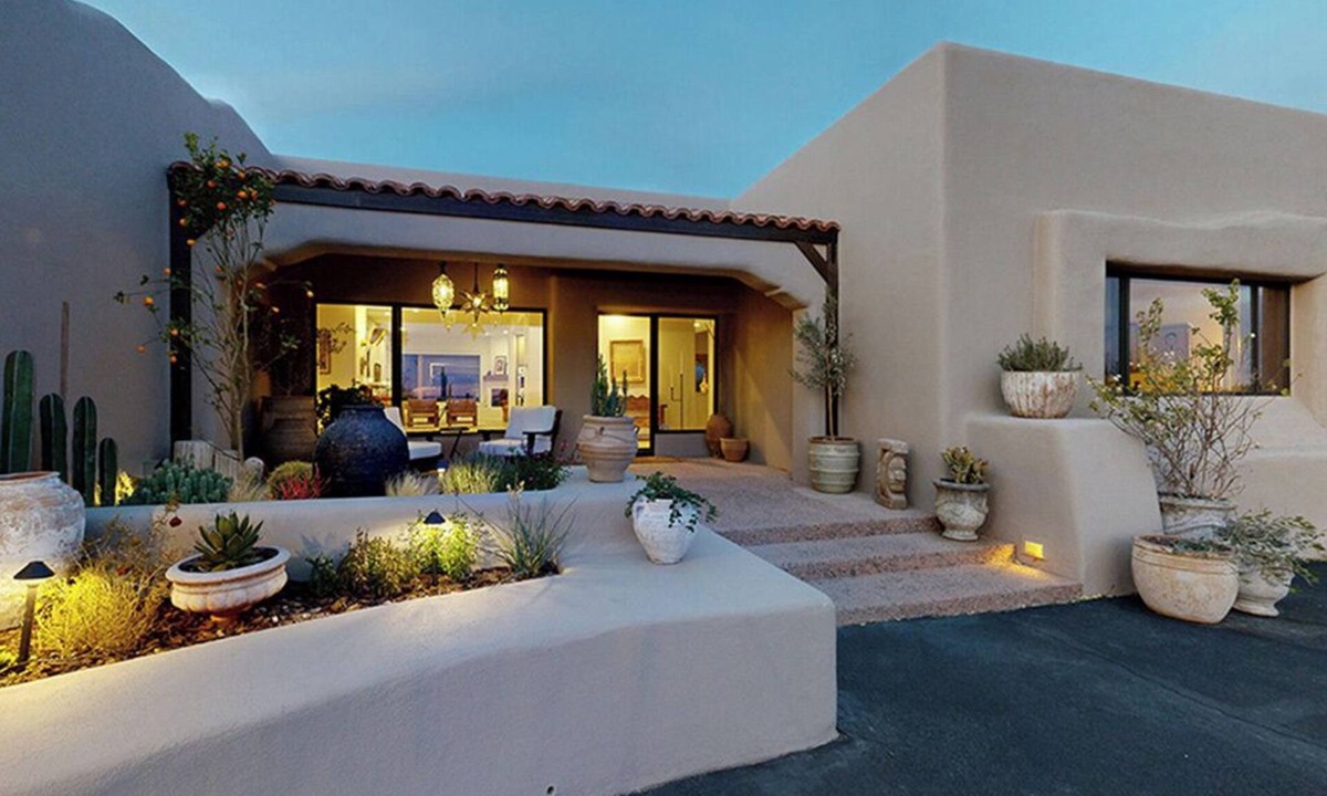 Tucson House | Elegant Foothills Retreat with Stunning Views & Hacienda del Sol Amenities