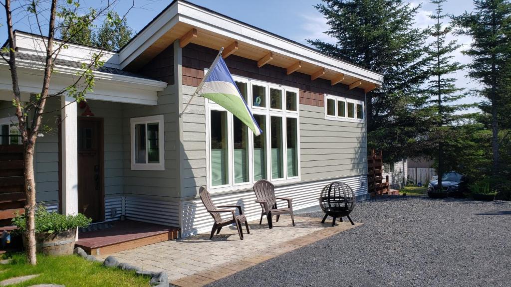 Seward House | Entire Tiny Home close to cruise ship terminal Alaska Railroad and downtown Seward