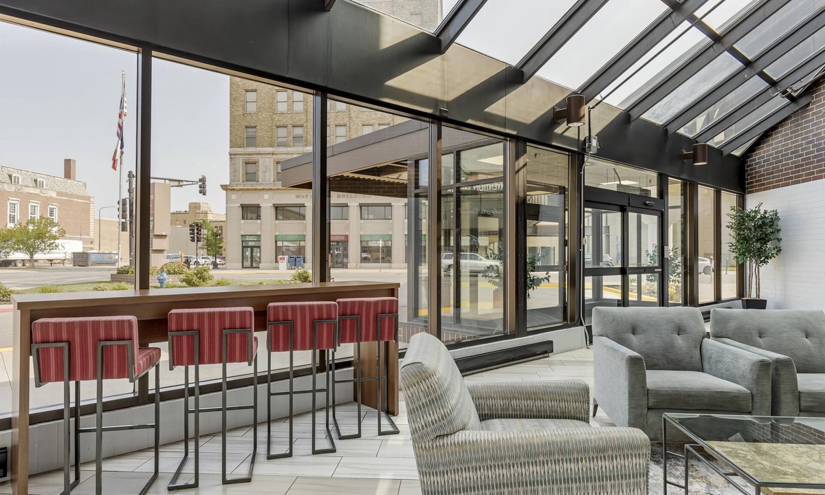 Waterloo Hotel | Executive Residency By Best Western Waterloo & Cedar Falls