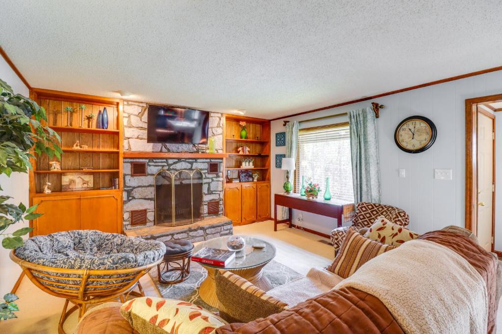 Fairfield Bay House | Fairfield Bay Getaway < 10 Mi to Boating & Hiking