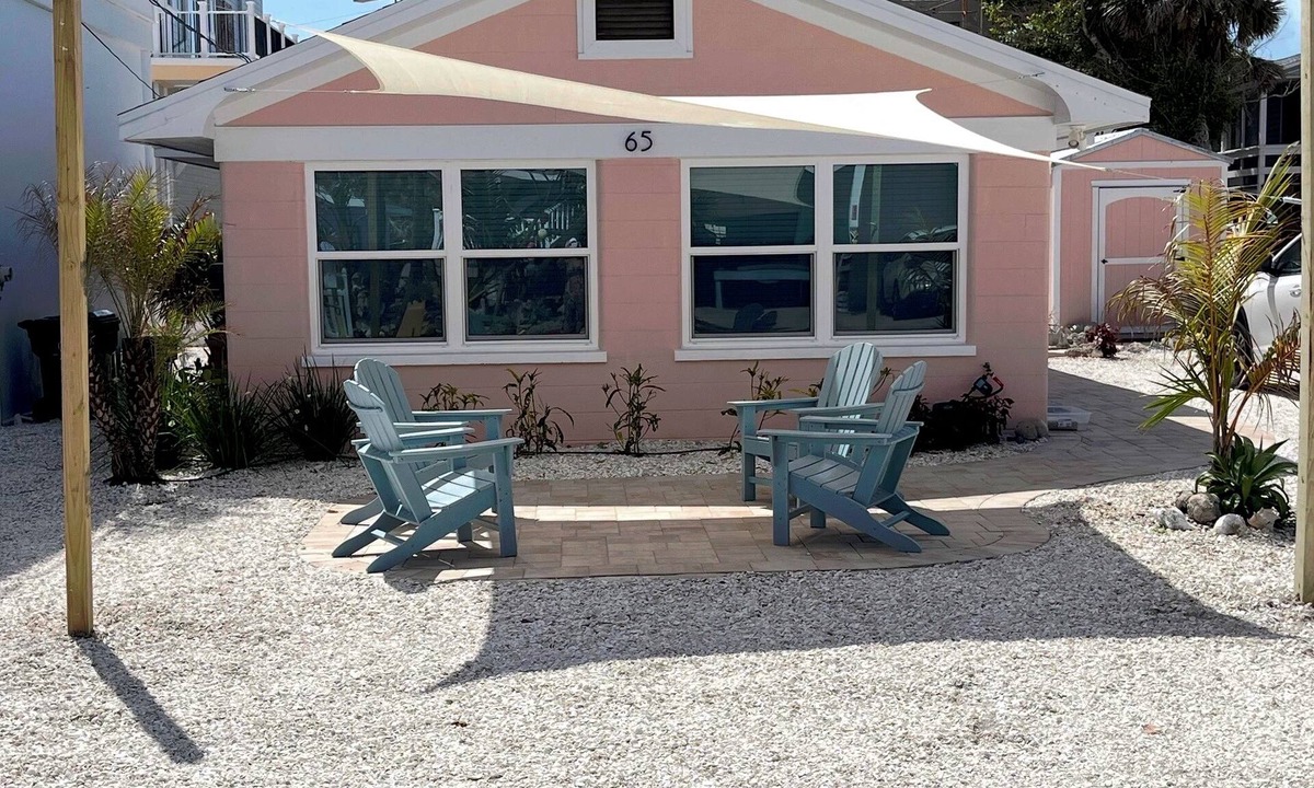 Englewood House | FLASH SALE - just steps to beach. 2BR/1BA.Dogs welcome! Perfect ratings.