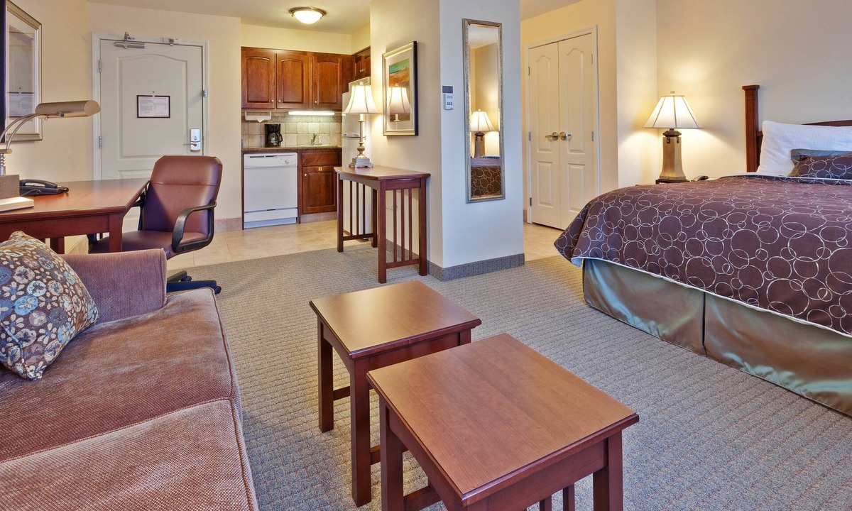 Carmel Apartment | Free Breakfast Buffet Daily. Indoor Pool. Gym. Studio in a Great Location.