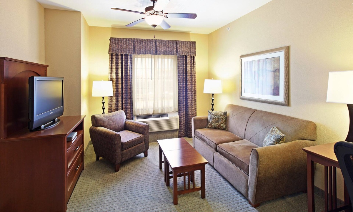 Rogers Condo | Free Breakfast. Gym. Near Mercy Hospital Northwest Arkansas!