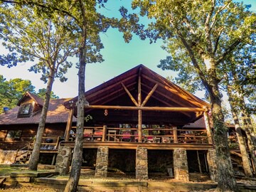 Edgemont House | Greers Ferry Lakefront Lodge on 5.5 Acres, Sleeps 18!