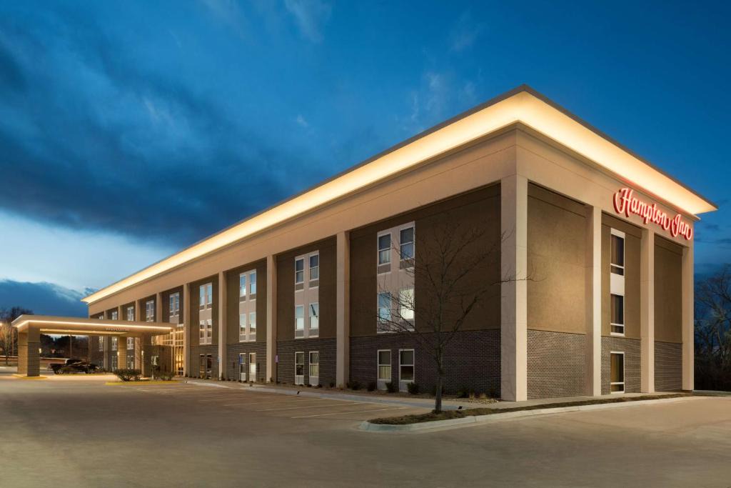 Deerfield Hotel | Hampton Inn Lawrence