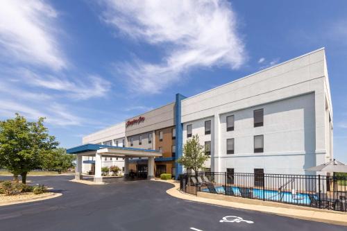 St. Robert Hotel | Hampton Inn Saint Robert
