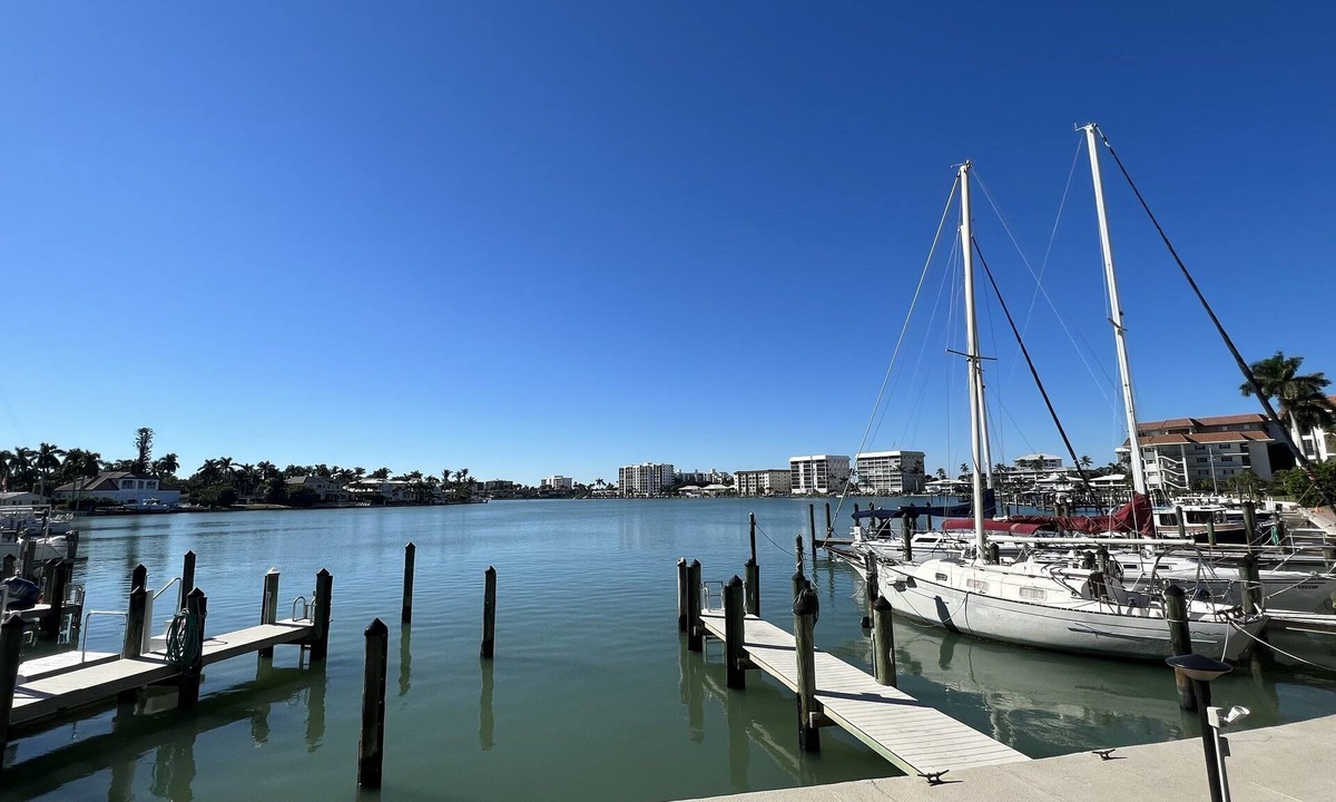 Moorings Condo | Harbour Lights Bayfront Condo. 5 minute walk to the Moorings beaches and shops.