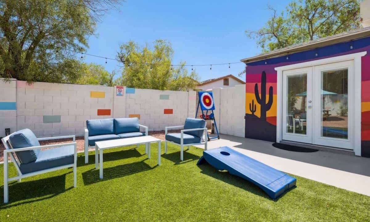 Bel Air House | Hidden Sanctuary: Retro Casita + Walk to Melrose