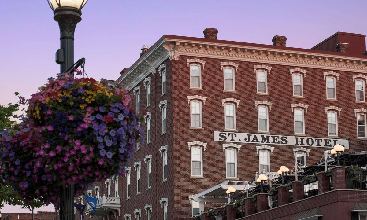 Red Wing House | Historic, Luxury Red Wing Hotel -Deluxe Double Room w/2 Full Beds-Bathrobes-Wifi