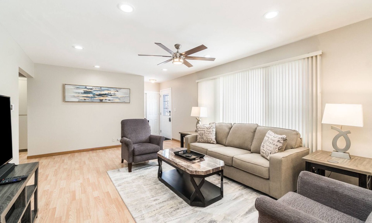 Schaumburg House | Hoffman Estates Rental