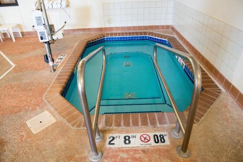 Chanhassen Hotel | Holiday Inn Express Hotel & Suites Chanhassen by IHG