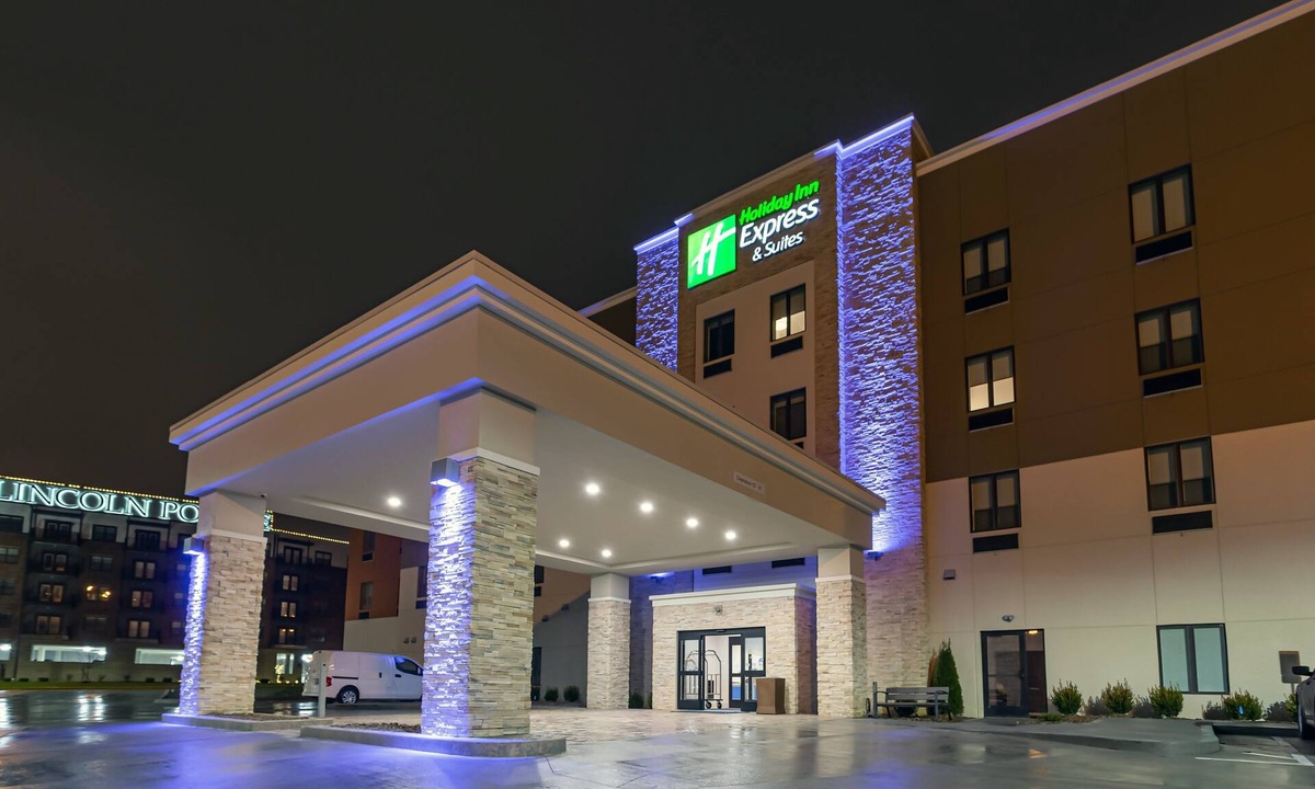 Crosswoods Hotel | Holiday Inn Express & Suites Columbus - Worthington by IHG