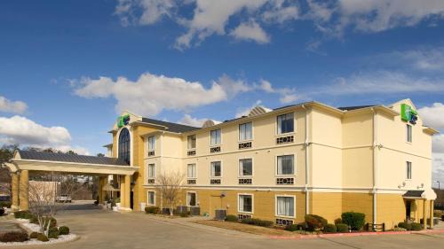 Mount Pleasant Hotel | Holiday Inn Express Hotel & Suites Mount Pleasant by IHG