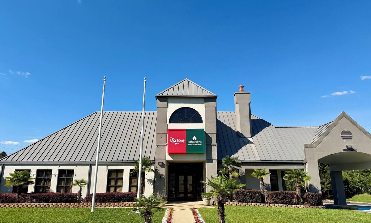 Crestline Heights Hotel | HomeTowne Studios by Red Roof Birmingham - Highway 280