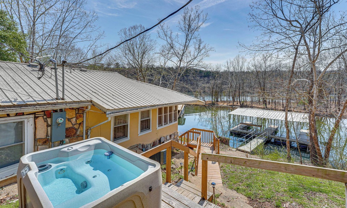 Rockaway Beach Cabin | Hot Tubs, Boat Dock! 2-Unit 1950s Taneycomo Escape