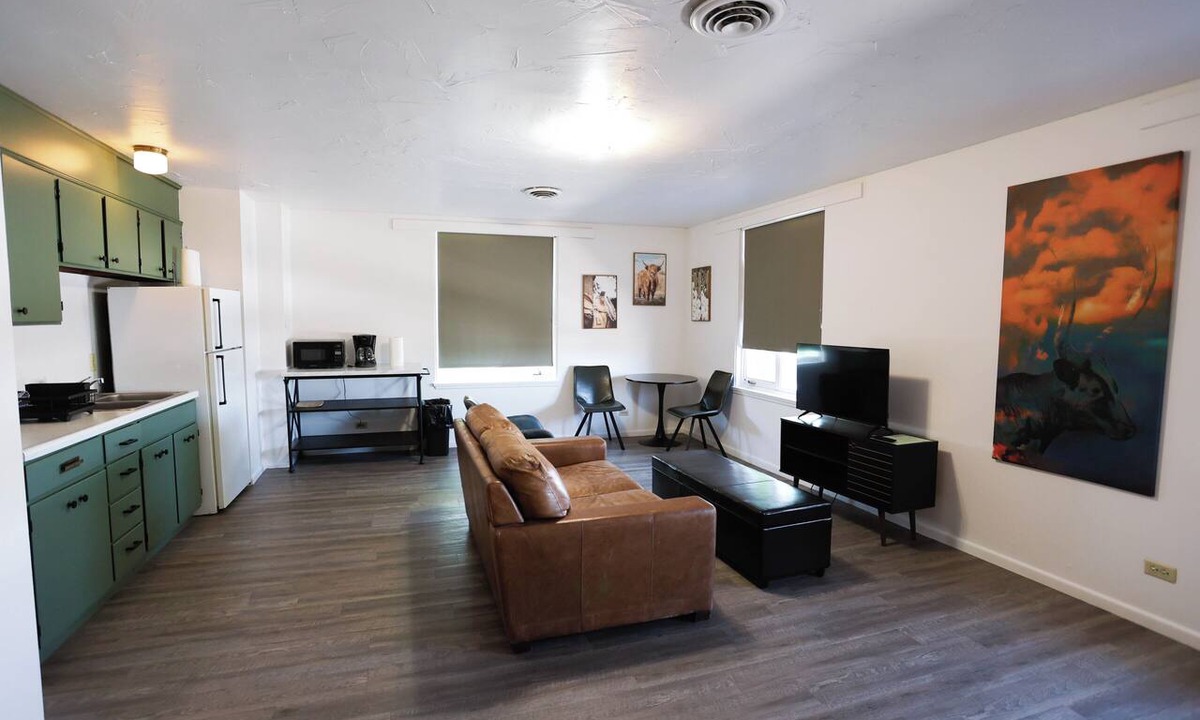 Douglas Hotel | Hotel LaBonte