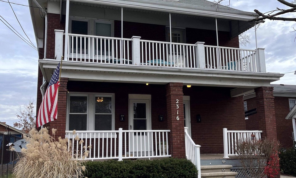 Norwood House | Hudson #1, Private Two Bed near Xavier & Downtown