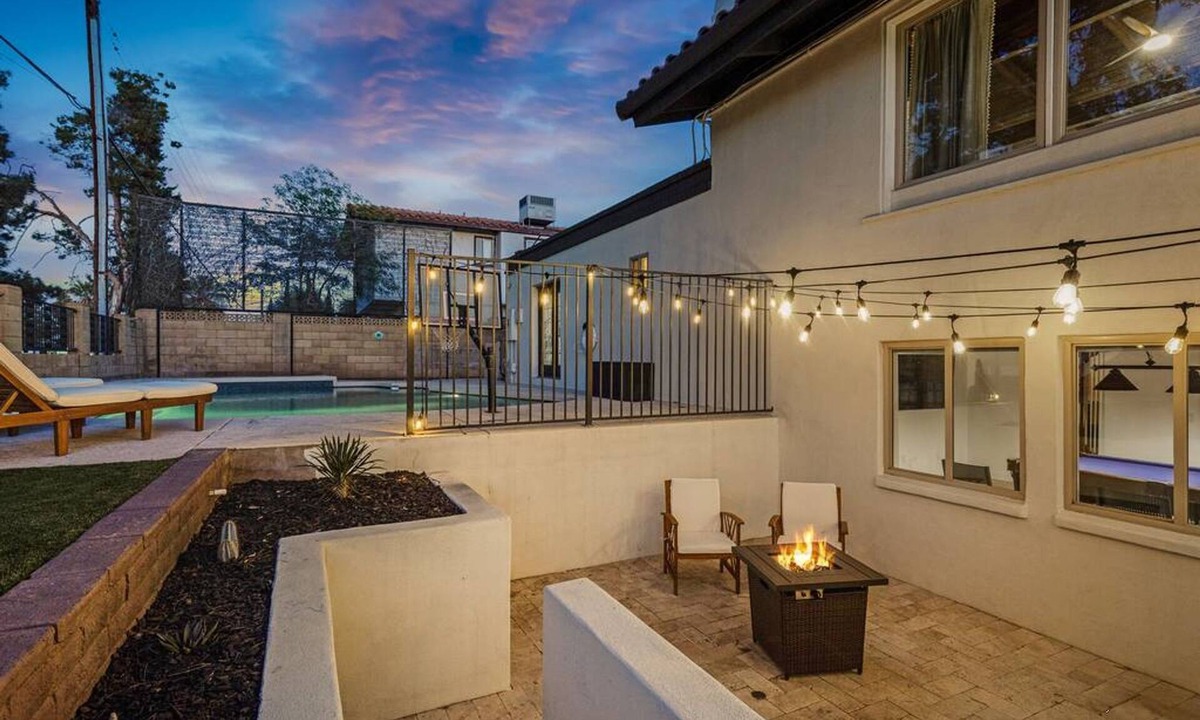 Shalimar House | Huge Golf Course Home-free Heated Pool Theatre Gym