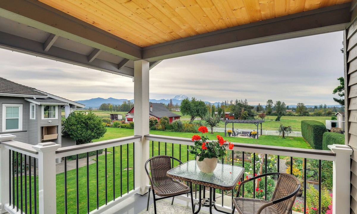Tacoma Apartment | Idyllic Enumclaw Studio w/Mount Rainier Views