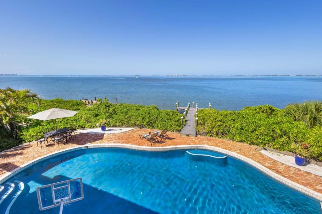 Bayshore Gardens House | Infinity View