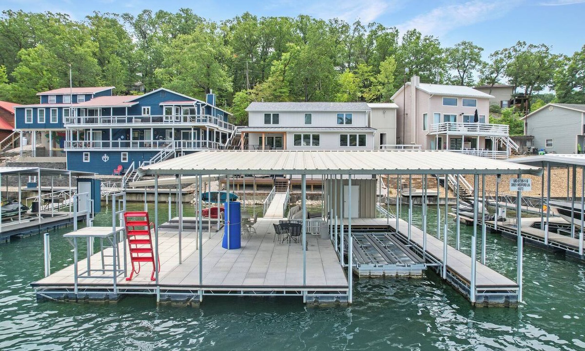 Rocky Mount House | Just Dock It | Lakefront Luxury for the Whole Family | Sleeps 14+ | Private Dock + Game Room