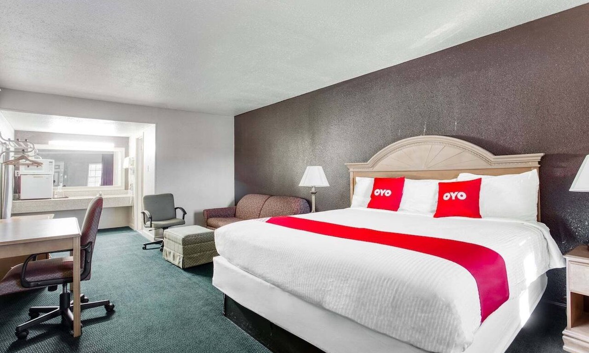 Bald Knob Apartment | King Bed|Non-Smoking
