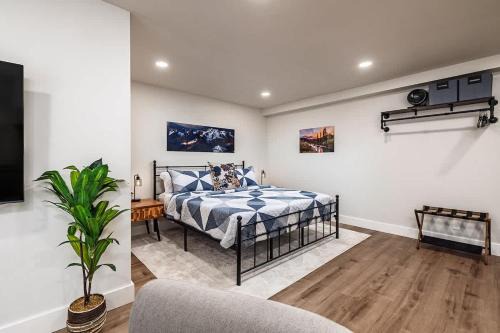 Downtown Anchorage Apartment | King Bed Studio-Downtown Getaway