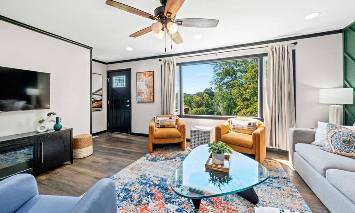 Flatwoods House | King Beds, Smart TVs, and Open Layout – Perfect for Families & Business Trips