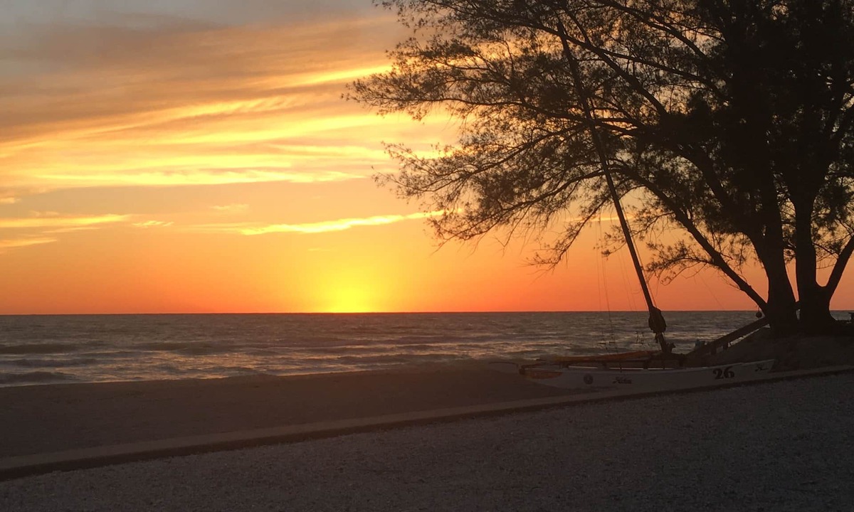 Englewood Cottage | Kozy Kottage on private road. 2 minute walk to private beach. Pet friendly!