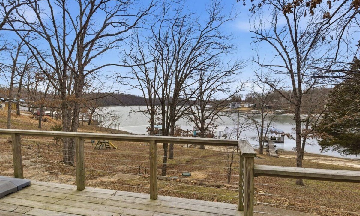 Stover House | Lakefront 3BR Oasis Next to Ivy Bend Resort & Marina