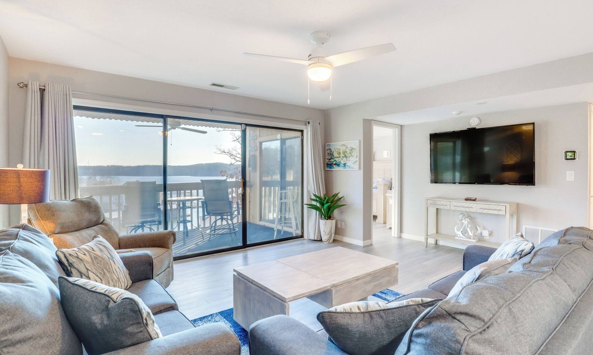 Lake of the Ozarks Apartment | Lakefront & Boat Slip: Osage Beach Retreat!