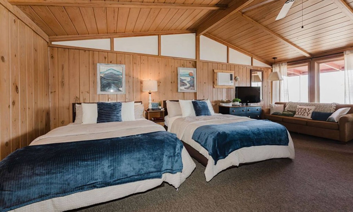 Blue Eye Cabin | Lakefront Cabin #5 - Steps from Table Rock Lake at Happy Hollow Resort