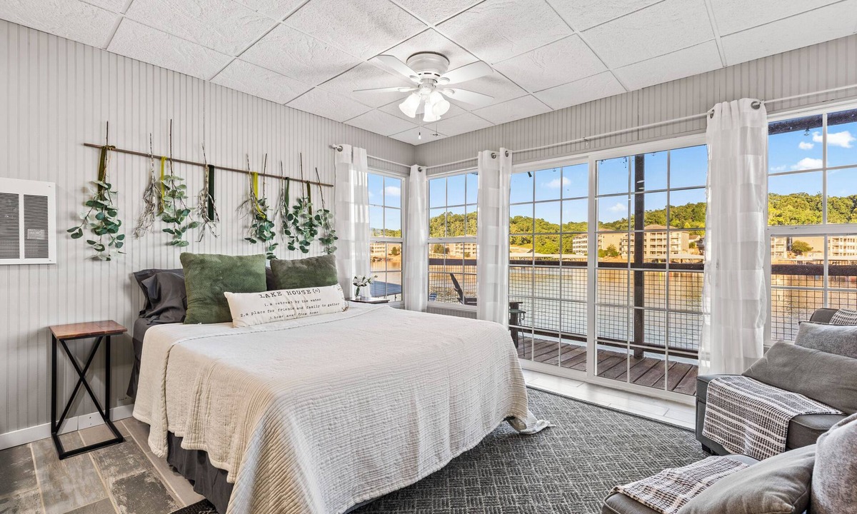 Rocky Mount Apartment | Lakefront Cottage | Private Dock | Ozark Getaway