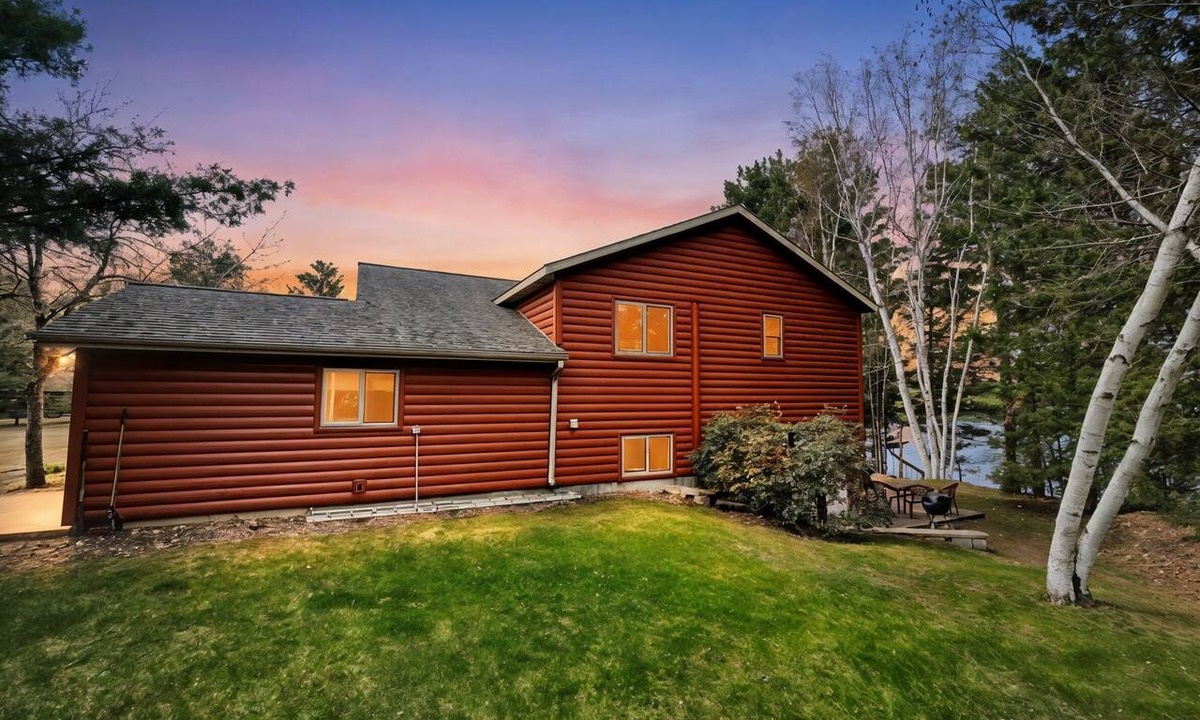 Phillips Condo | Lakefront Group Escape w/Extra Suite on Elk Lake