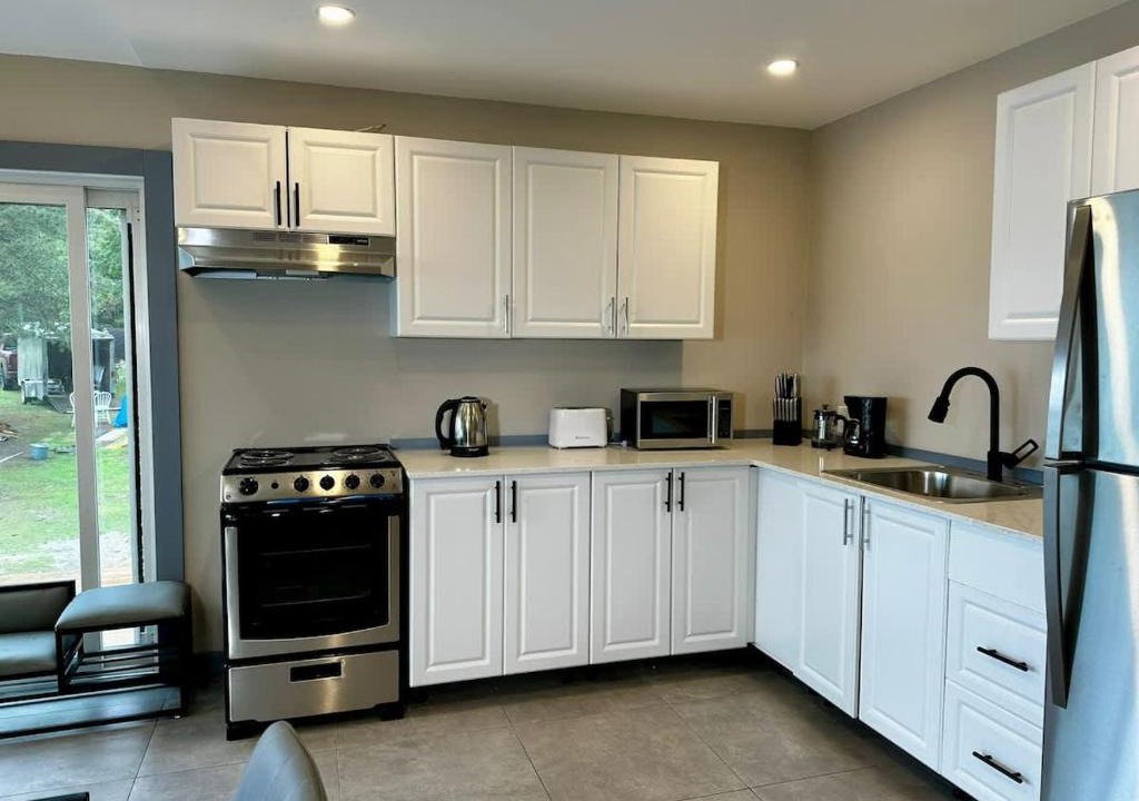 Carling House | Lakefront Studio Cottage #8