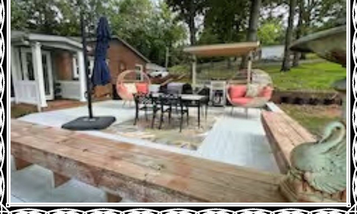 Liberty Hill House | Lakeside Luxe- 3 bedroom/3 bathroom- fully renovated