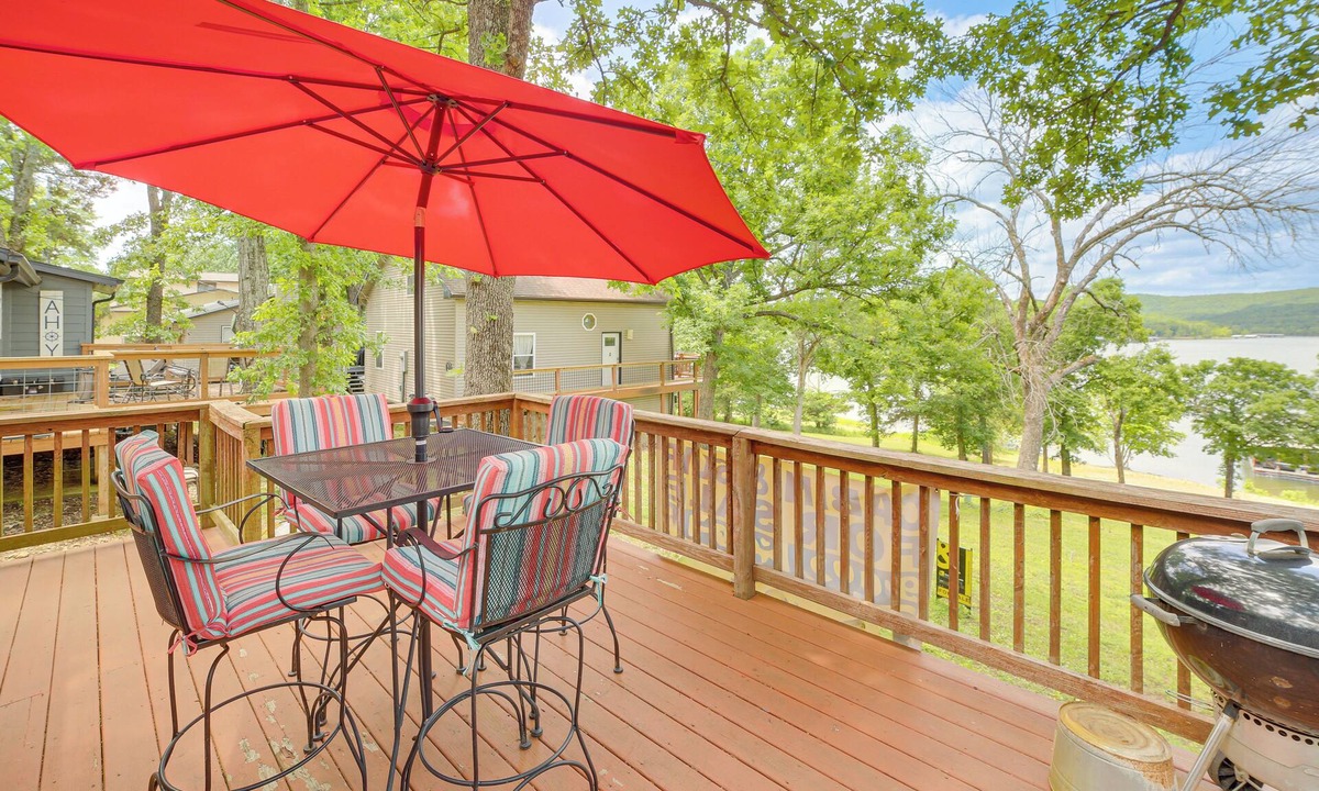 Kimberling City House | Lakeside Reeds Spring Home w/Deck & Pool Access!