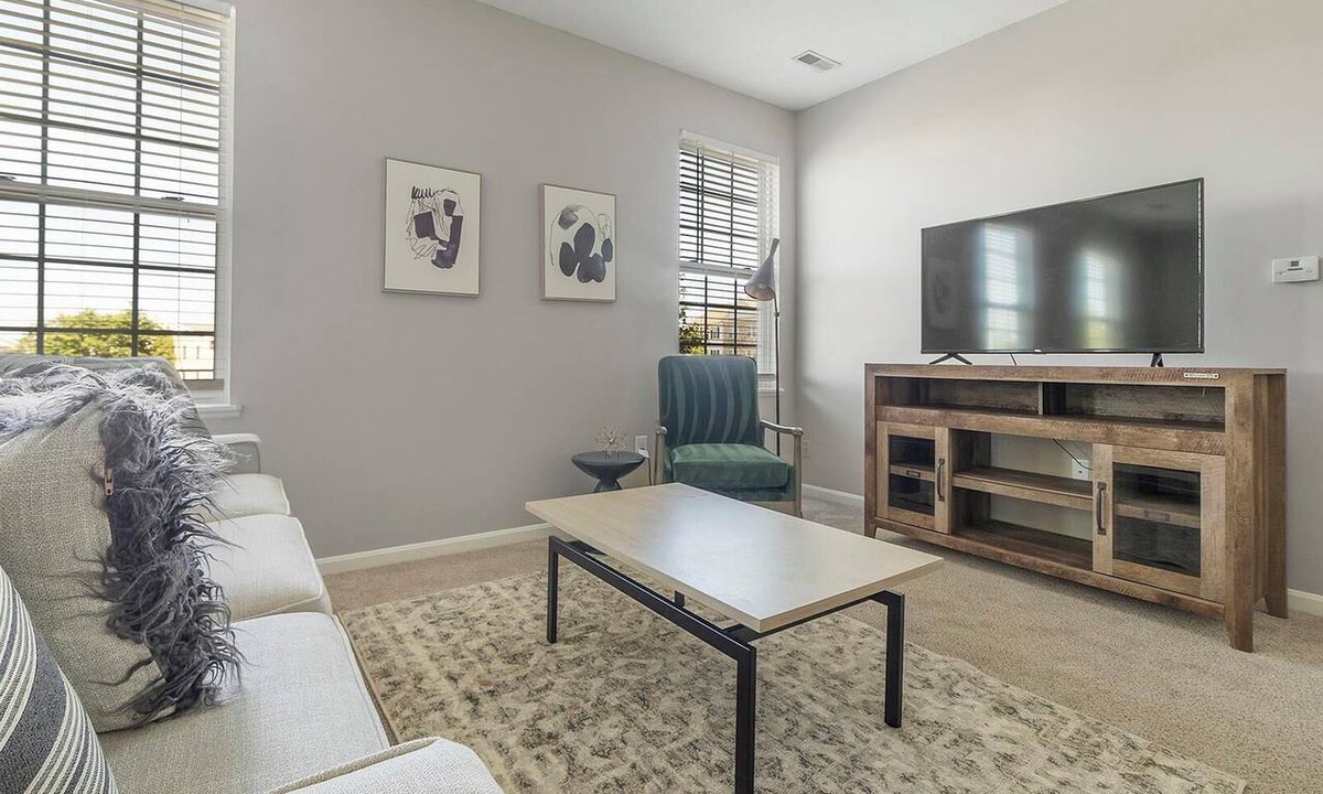 Canal Winchester Apartment | Landing | Beautiful 1BD, Pool, Clubhouse