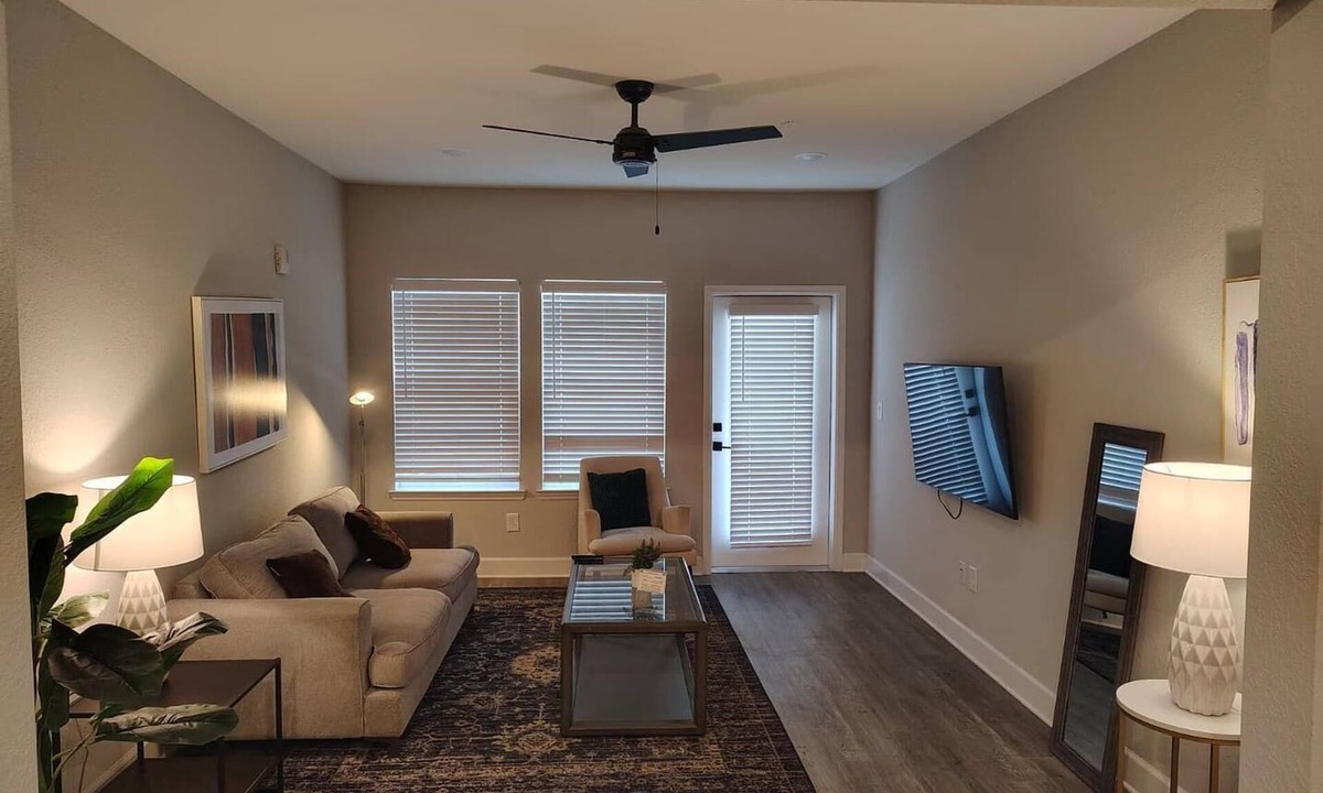 Newberry Apartment | Landing | Beautiful 2BD, Pool, Gym