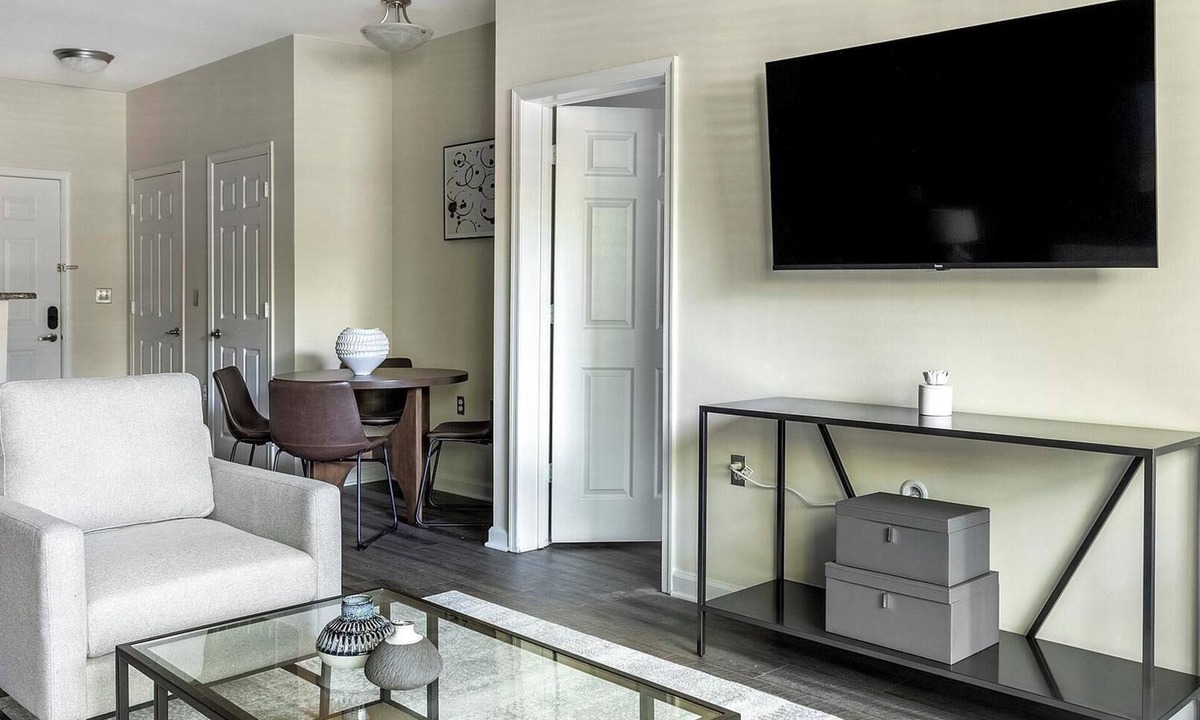 Norristown Apartment | Landing | Modern 2BD, Gym, Pool