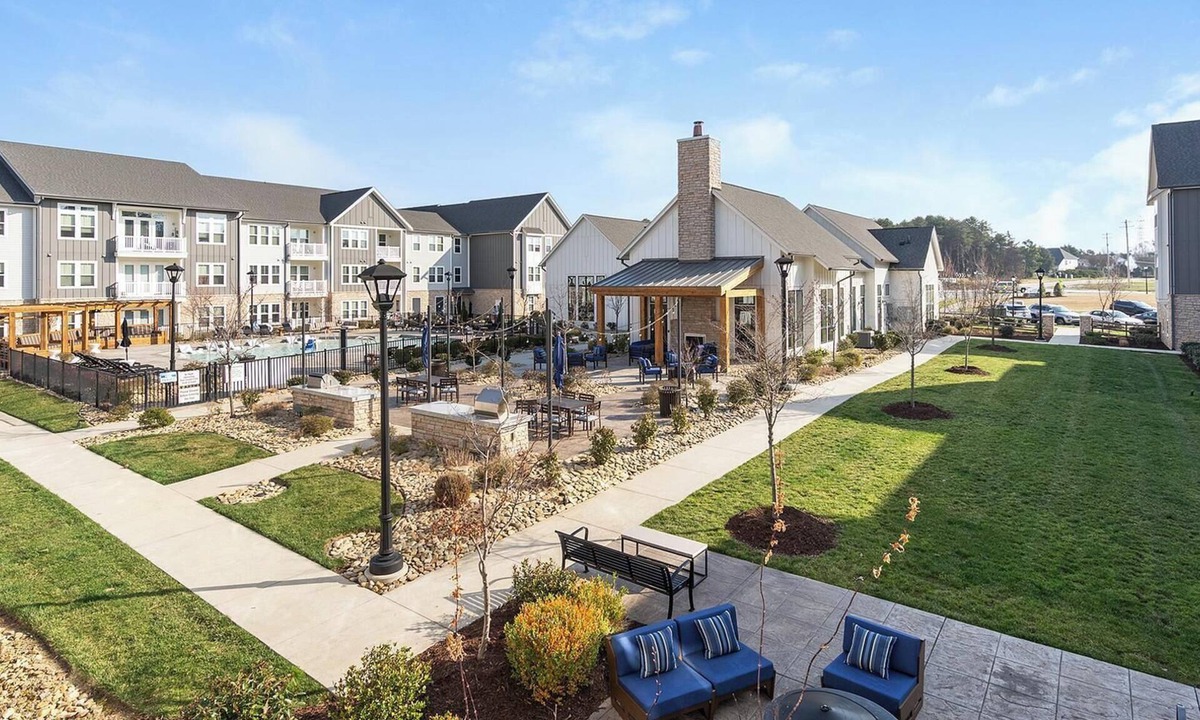 Matthews Apartment | Landing | Spectacular 2BD, Pool, Gym