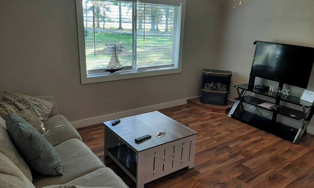 Lakeview Apartment | Large Back Deck Cottage with Spectacular Sunset Views of North Indian Lake
